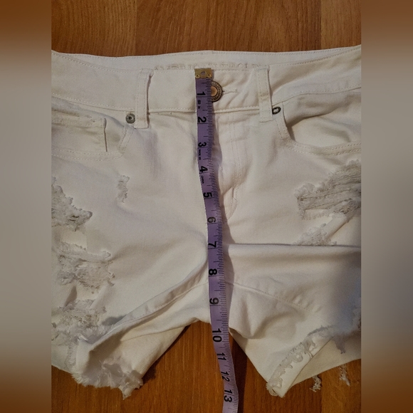 American Eagle White Distressed Jean Shorts Size 8 - Picture 7 of 7